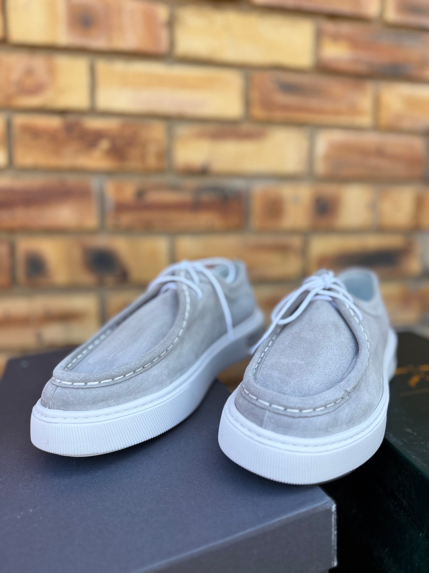 Kum suede classic grey loafer with laces