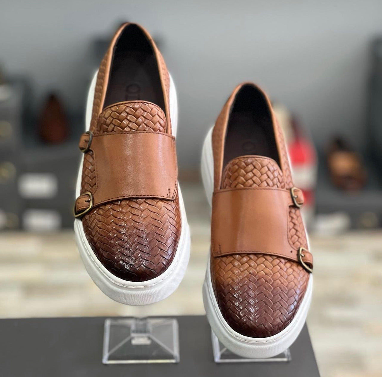 Leather brown patterned loafer with clips