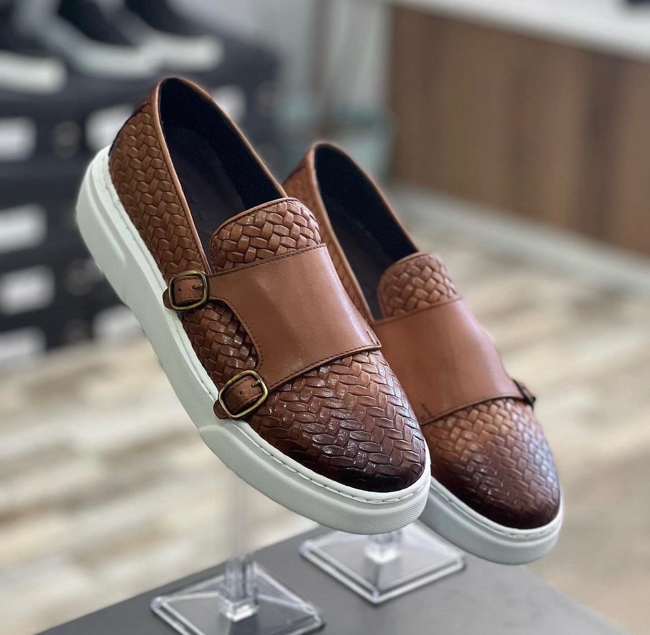 Leather brown patterned loafer with clips