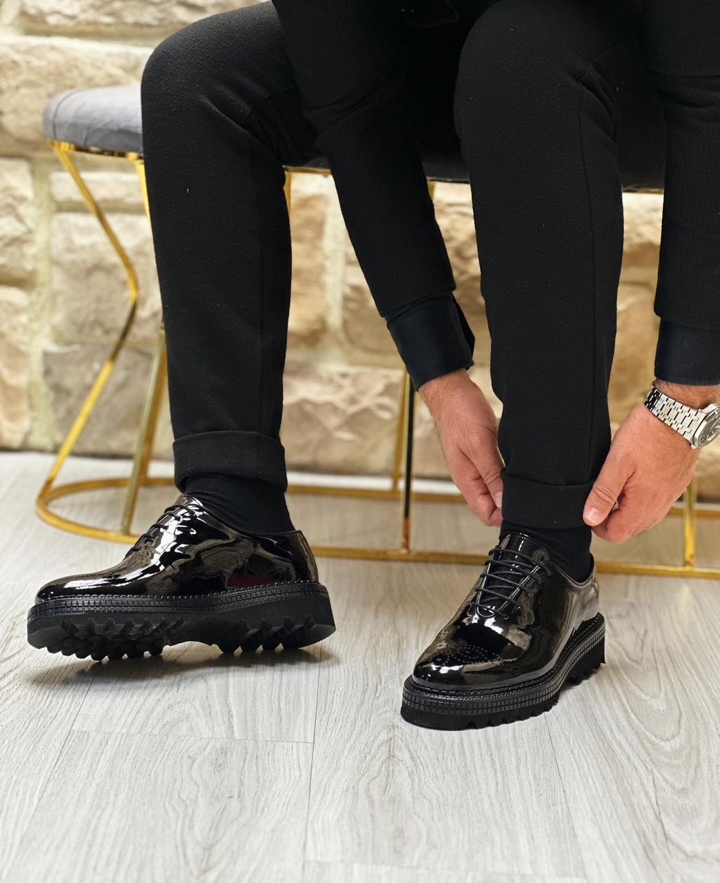 Self-shine black brongues