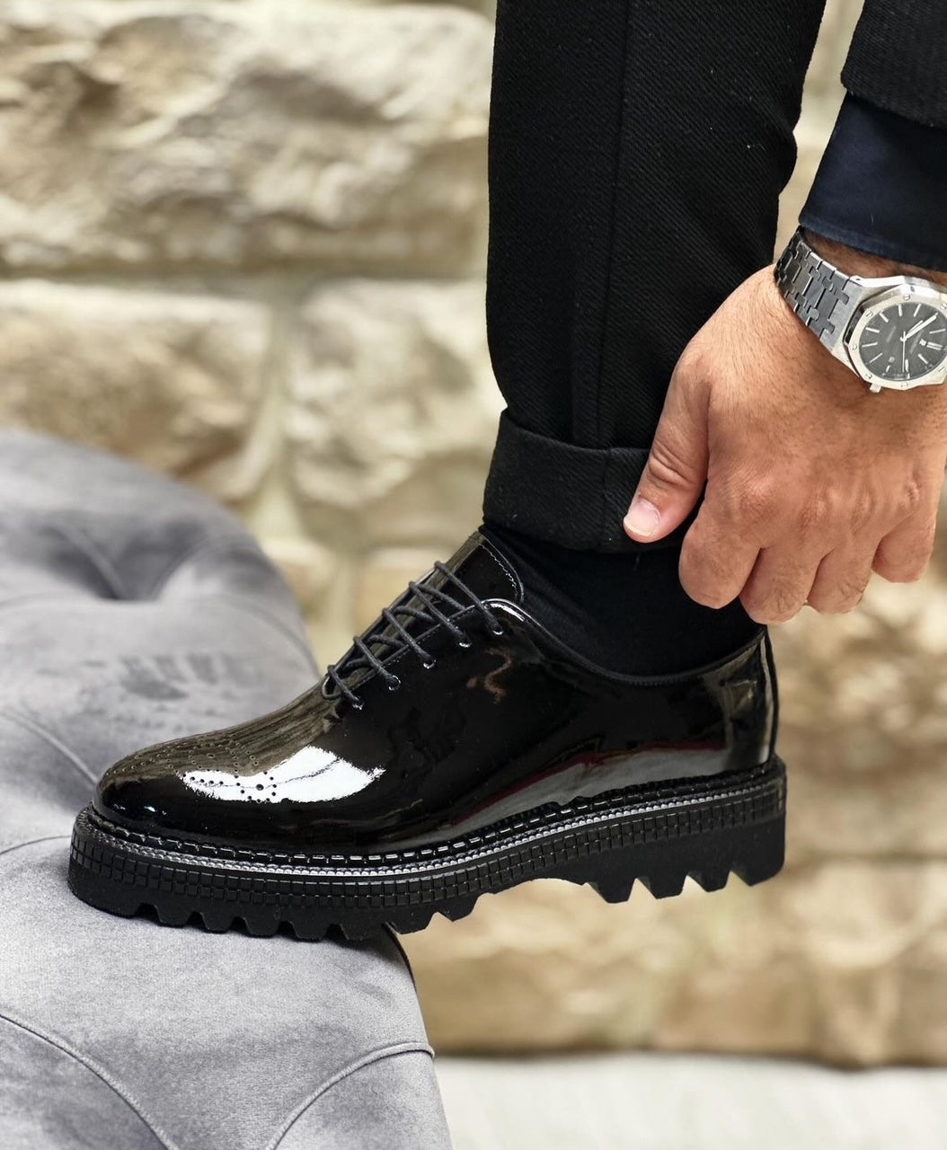 Self-shine black brongues