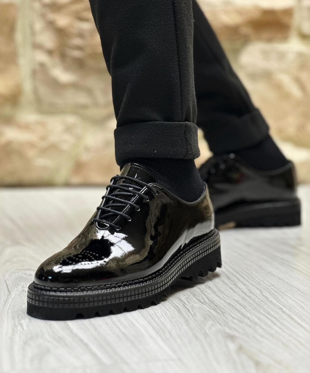 Self-shine black brongues