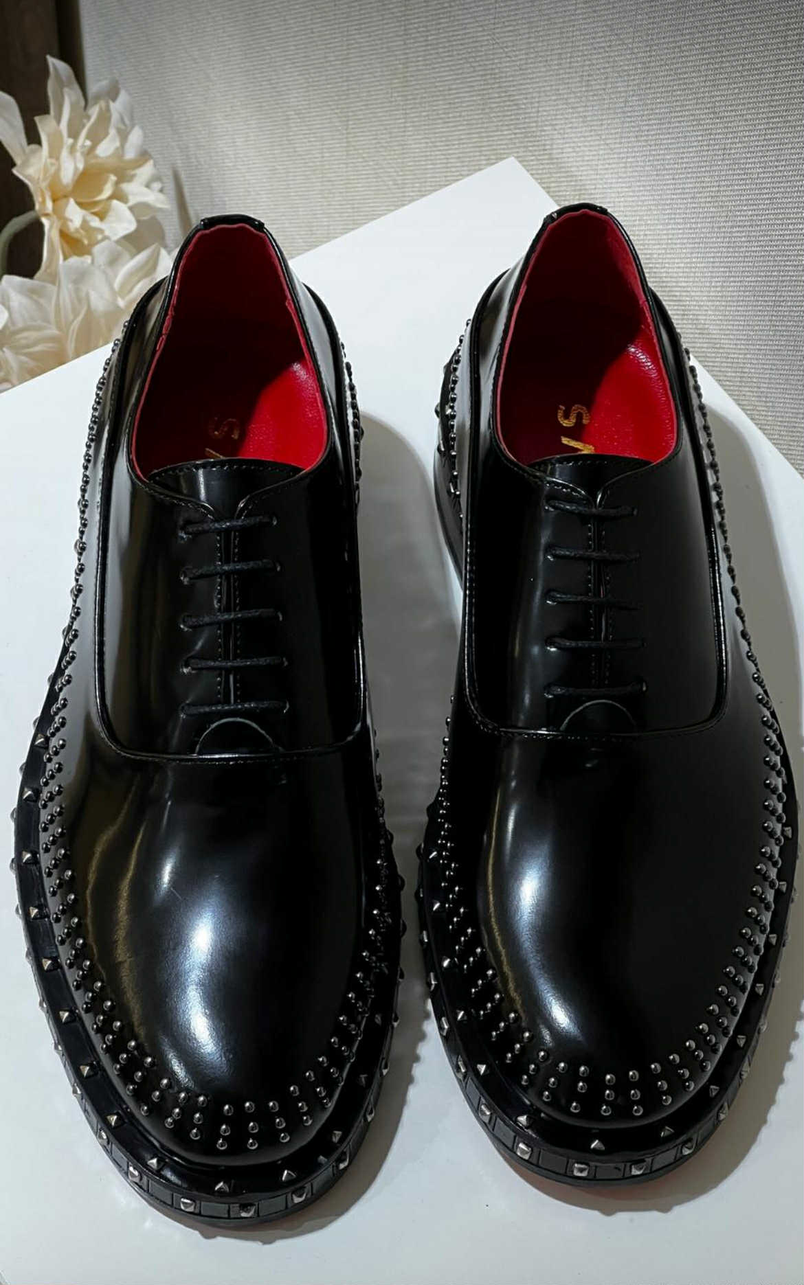 Salva Studs Black Red Bottom